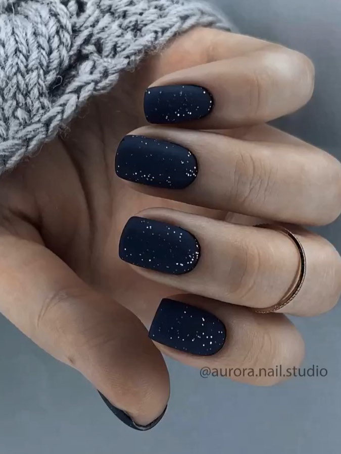 To show how gorgeous long nails can be, we have found 40 ideas that are super trendy right now. You will find glitter nails, acrylic nail, coffin and almond nails designs and more.