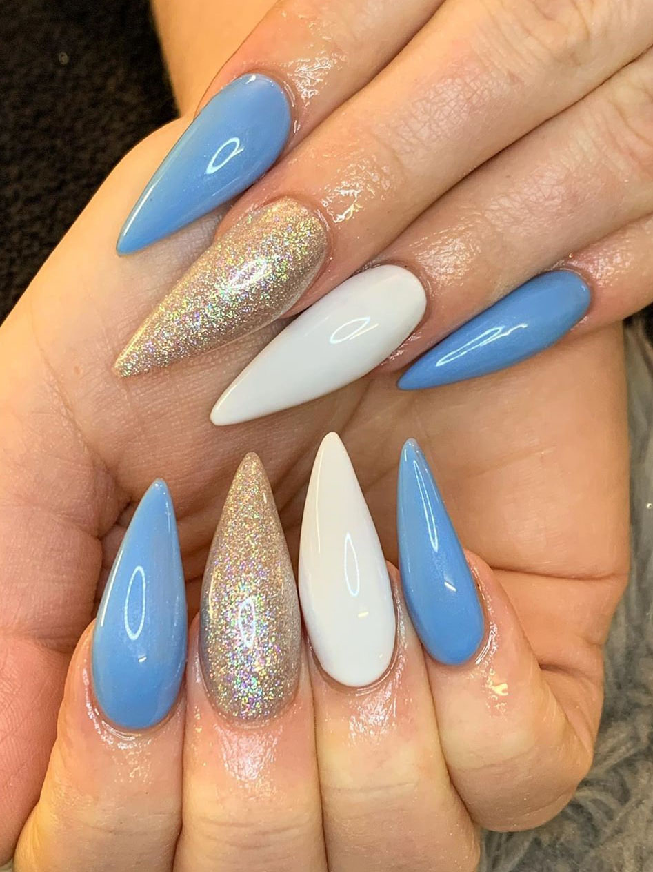 To show how gorgeous long nails can be, we have found 40 ideas that are super trendy right now. You will find glitter nails, acrylic nail, coffin and almond nails designs and more.