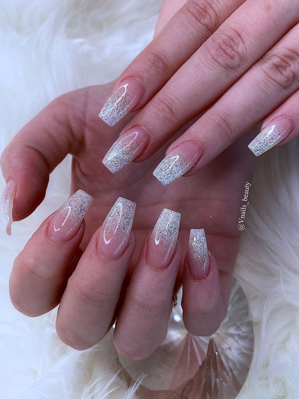 To show how gorgeous long nails can be, we have found 40 ideas that are super trendy right now. You will find glitter nails, acrylic nail, coffin and almond nails designs and more.