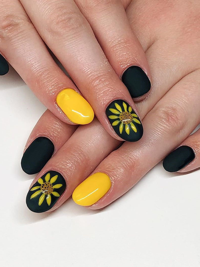 Spring nails 2021, today, we have found 40 flowers nails design for spring. You will finding a nail art that you love and that suits spring. #springnails #flowersnails #nails