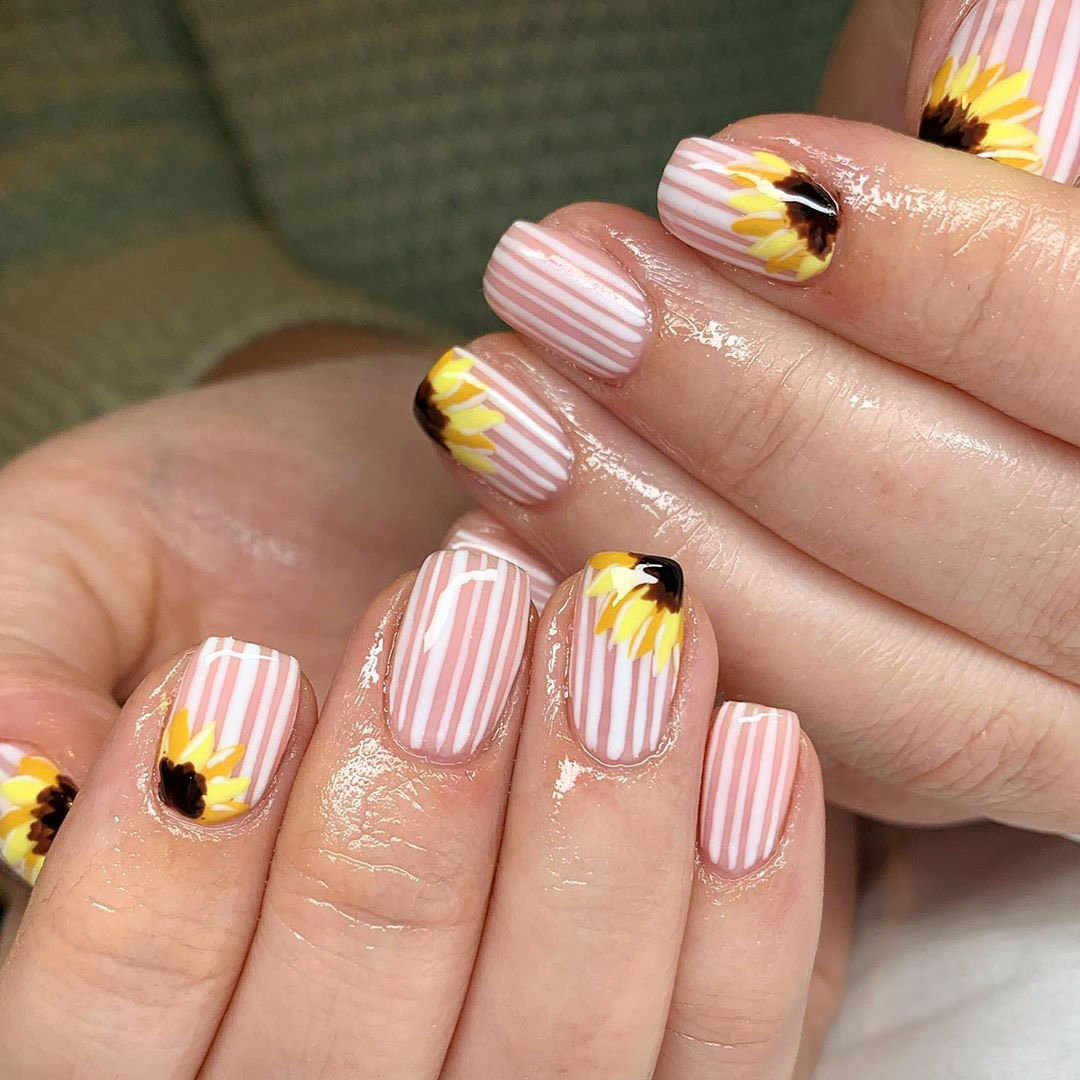 Spring nails 2021, today, we have found 40 flowers nails design for spring. You will finding a nail art that you love and that suits spring. #springnails #flowersnails #nails