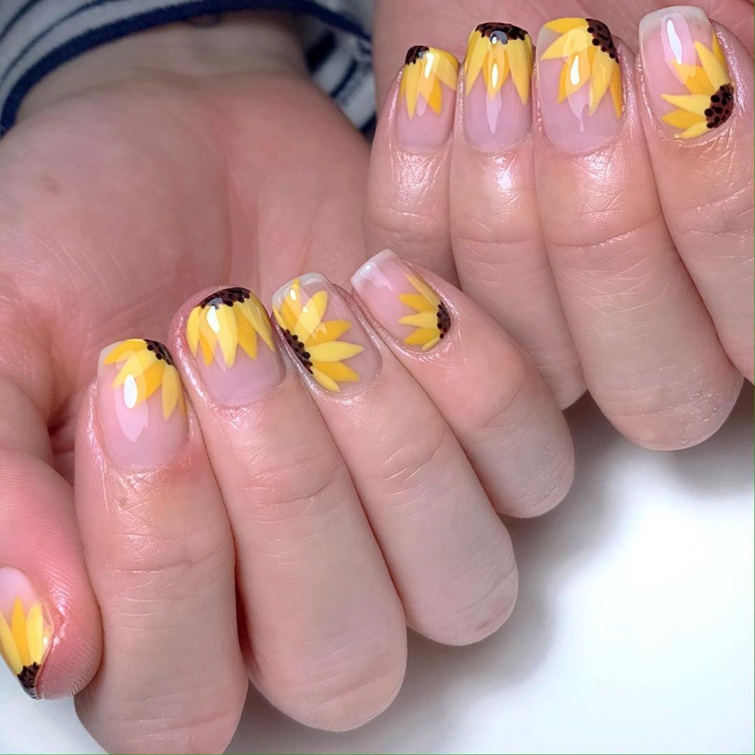 Spring nails 2021, today, we have found 40 flowers nails design for spring. You will finding a nail art that you love and that suits spring. #springnails #flowersnails #nails