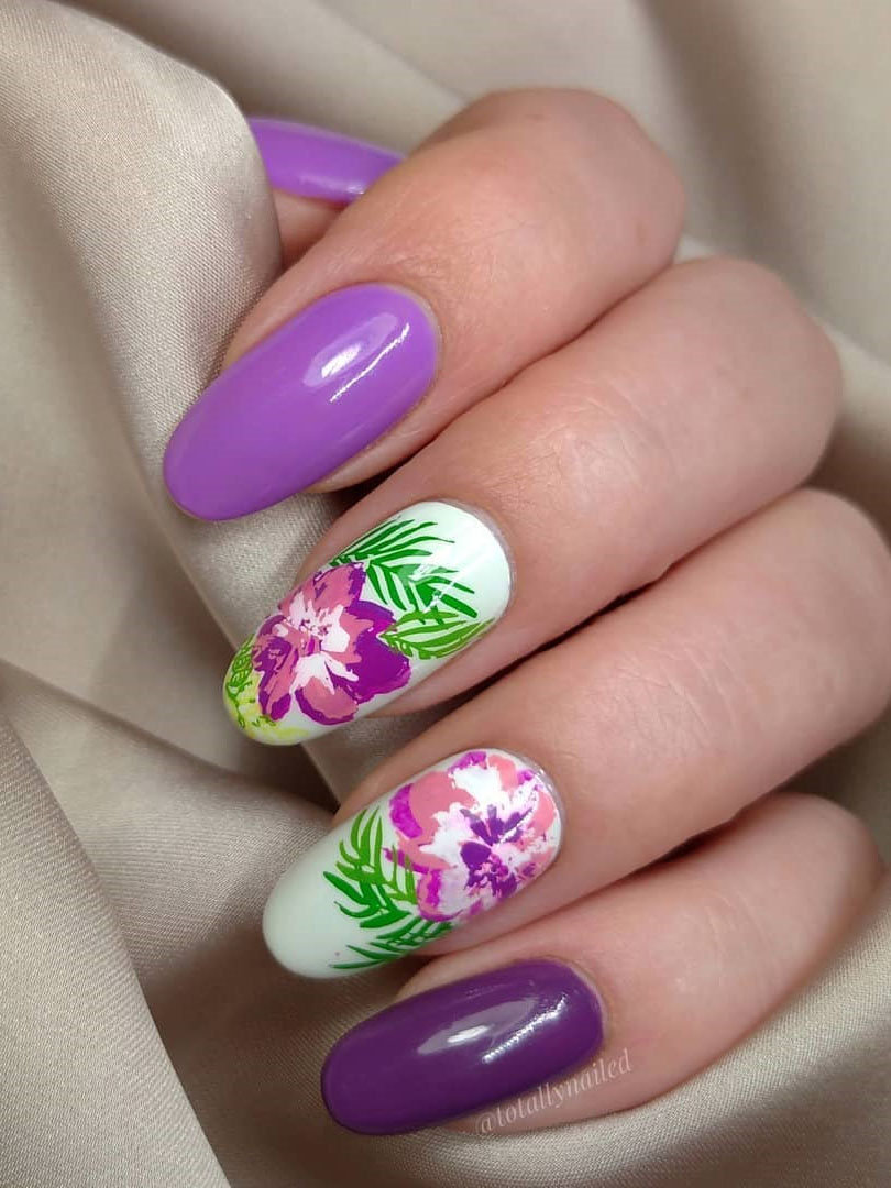 Spring nails 2021, today, we have found 40 flowers nails design for spring. You will finding a nail art that you love and that suits spring. #springnails #flowersnails #nails