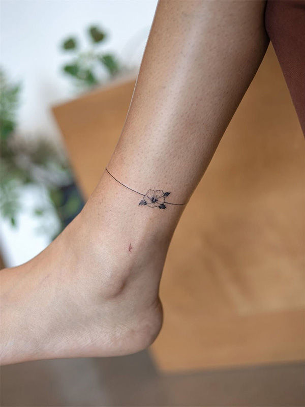 50+ Minimalist Tattoos with Meaning for Girls